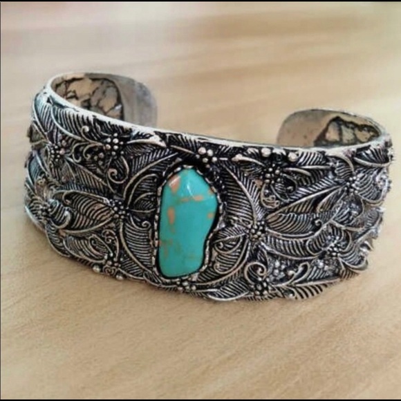 VINTAGE SILVER ARTIFICIAL TURQUOISE BANGLE - Picture 3 of 4